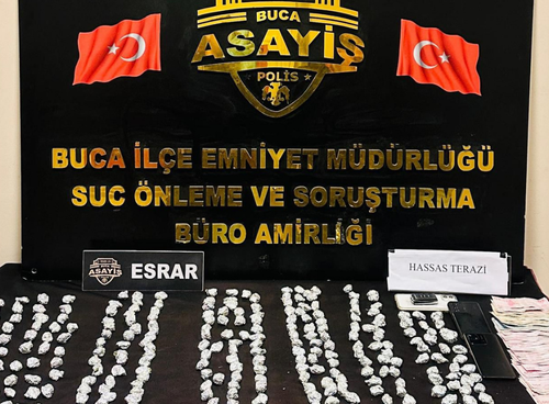Buca’da yasaklı madde operasyonu: 300 gram yasaklı madde ele geçirildi