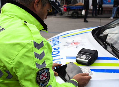 Kavşakta drift atan sürücüye ağır yaptırım: Ehliyetine el konuldu