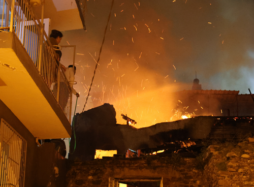 Konak’ta 2 katlı evde yangın: Bina kullanılamaz hale geldi