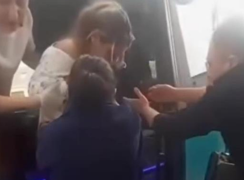 İzmir’de minibüste doğum: Şoför zamanla yarıştı