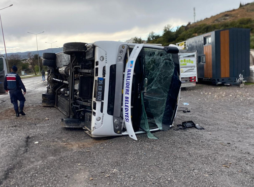 İzmir’de sporcu kafilesini taşıyan otobüs devrildi: 4 yaralı