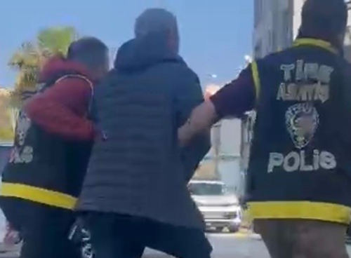 İzmir'de 15 yıldır aranan şüpheli sahte kimlikle yakalandı