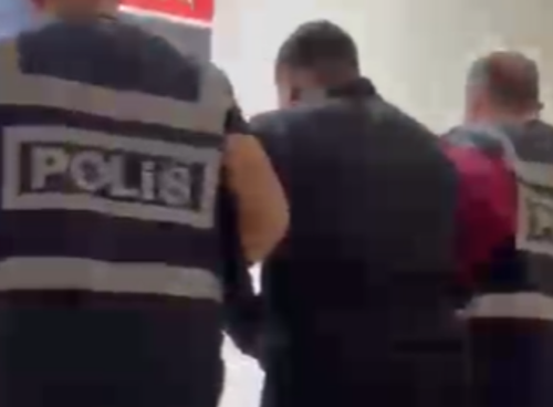 Karabağlar'da akraba evinde saklanan firari hükümlü operasyonla yakalandı