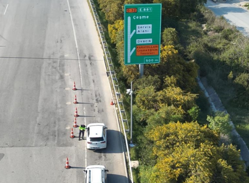 Çeşme gişelerinde dron destekli trafik denetimi sürüyor
