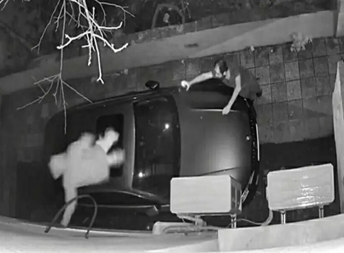 Buca’da binaya tırmanan hırsızlık şüphelileri adli kontrolle serbest bırakıldı