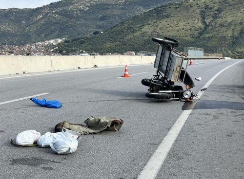 Bayındır'da sepetli motosiklet otomobille çarpıştı: 1 yaralı