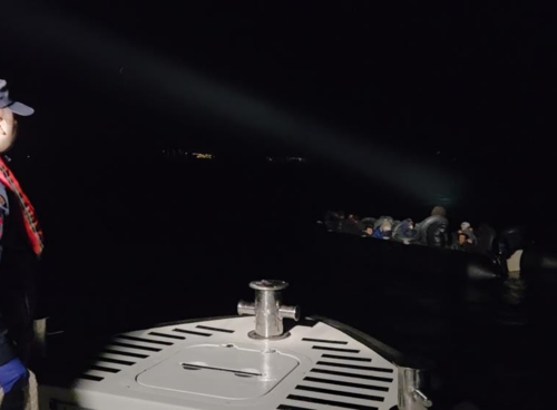 Seferihisar açıklarında 33 düzensiz göçmen yakalandı