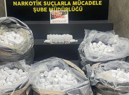 Kemalpaşa'da durdurulan araçtan yüklü miktarda yasaklı madde çıktı: 1 tutuklama