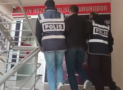 10 yıl kesinleşmiş ceza ile aranan şahıs Karabağlar’da yakalandı