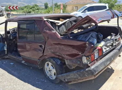Kiraz'da feci kaza! 3 ay önce oğlunu kaybeden anne yoğun bakıma alındı