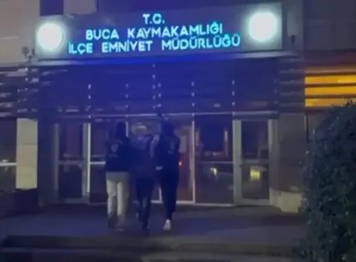51 yıl 4 ay hapis cezasıyla aranan firari İZBAN çıkışında yakalandı
