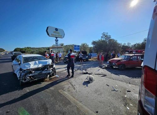 Çanakkale-İzmir yolunda can pazarı! Zincirleme kazada 4 kişi yaralandı