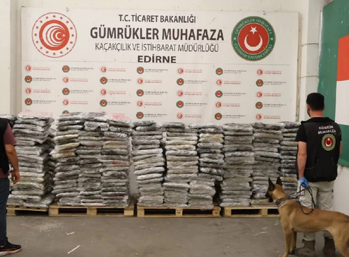 Sınır kapısında dev operasyon: 2 TIR'dan 1,1 ton yasaklı madde çıktı!