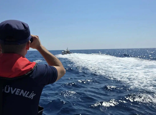 Marmaris açıklarında göçmen teknesi battı: 1 kişi hayatını kaybetti, 2 kişi kayıp