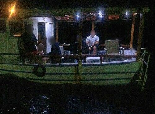 Karaburun motoru arızalanan teknedeki 4 kişi kurtarıldı