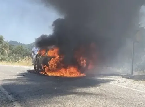 İzmir'de kaza: Bayındır-Kızıloba yolunda otomobil alev aldı!