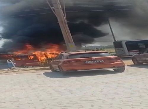 İzmir-Aydın yolunda korkutan araç yangını! Otomobil alev alev yandı