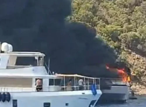 Fethiye'de tur teknesinde yangın: 115 kişi denize atlayarak kurtuldu!