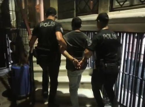 İzmir’de Yunus polislerinden operasyon! 19 yıl 7 ay hapis cezasıyla aranan şahıs yakalandı