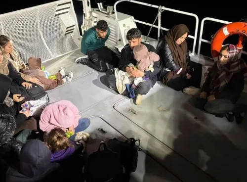 Seferihisar açıklarında göçmen operasyonu: 13 kişi yakalandı
