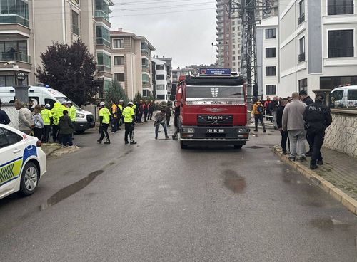 Afyonkarahisar’da öğrenci servisi ile dolmuş çarpıştı: 16 yaralı