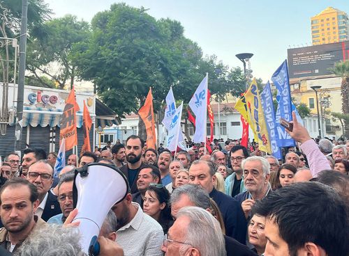 Demokrasi yürüyüşüne polis müdahalesi
