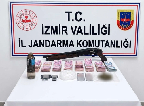 Karşıyaka'da uyuşturucu baskını! Ev ve iş yerinden çok sayıda madde çıktı