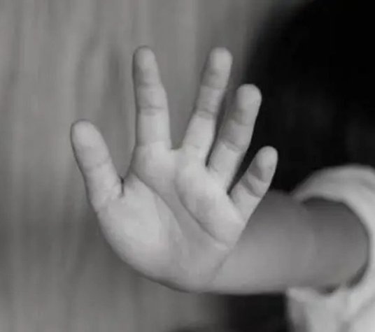 13 yaşındaki çocuğa cinsel istismar davasında 33 kişi tutuklandı