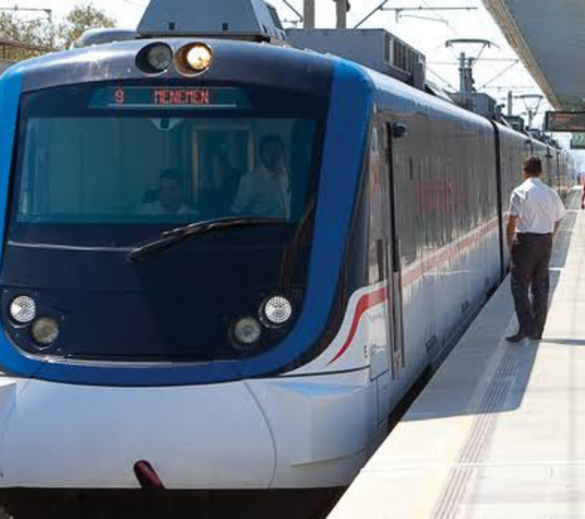 İZBAN’da intihar girişimi: Genç işçi ağır yaralandı