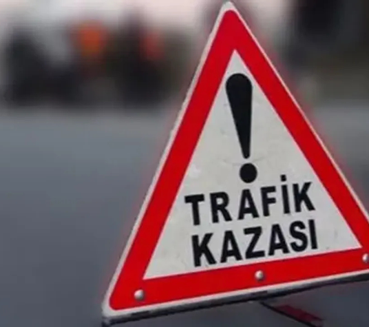 İzmir otoyolunda zincirleme kaza: 5 araç birbirine girdi, yaralılar var