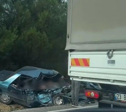 Menderes-Gümüldür Karayolu’nda feci kaza: 2 ölü, 1 yaralı
