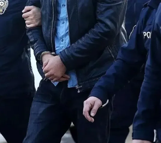 İzmir’de 21 yıl sonra yakalandı: Cinayet hükümlüsü cezaevine gönderildi