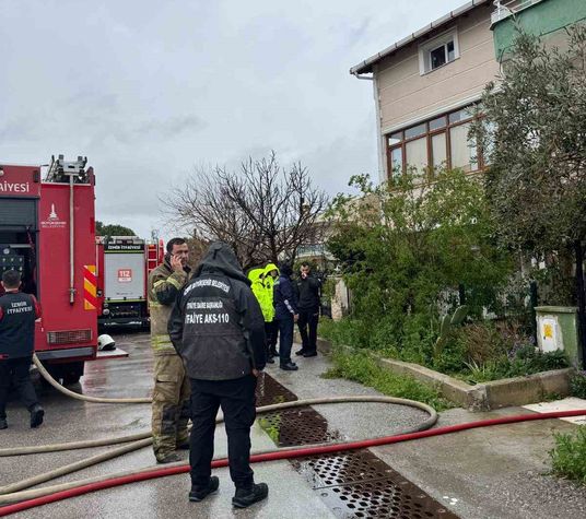 İzmir’de can pazarı: Yangında 1 kişi hayatını kaybetti