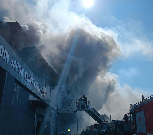 Buca’da sanayi sitesinde yedek parça dükkanında yangın