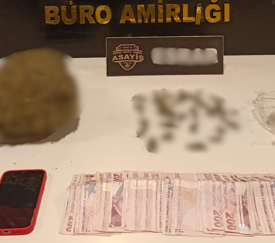 Buca'da yasaklı madde operasyonu: 1 kilo 72 gram yasaklı madde ele geçirildi