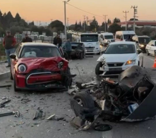 İzmir Kemalpaşa’da zincirleme kaza: 3 yaralı