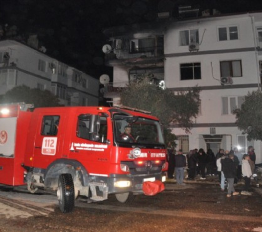 İzmir'de yangın: İki dairede hasar oluştu