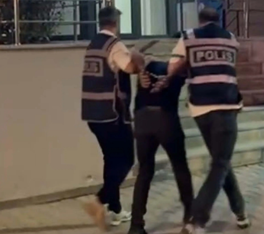 İzmir Bayraklı’da büyük operasyon: 80 bini aşkın sentetik hap ele geçirildi