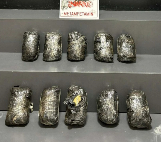 İzmir’de dev yasaklı madde operasyonu: 10 kilo yasaklı madde ele geçirildi