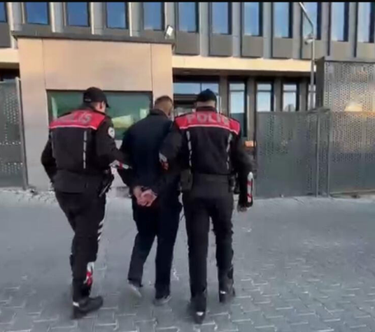 İzmir’de 15 yıl hapis cezası ile aranan şüpheli Yunuslar tarafından yakalandı