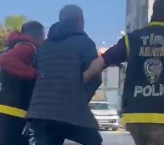 İzmir'de 15 yıldır aranan şüpheli sahte kimlikle yakalandı