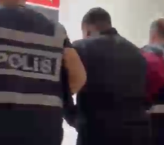 Karabağlar'da akraba evinde saklanan firari hükümlü operasyonla yakalandı