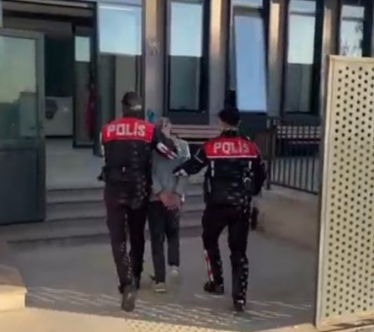 İzmir’de 46 yıl hapis cezasıyla aranan şüpheli yakalandı