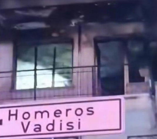 Bornova'da alevlerin sardığı evden acı haber: Baba öldü, oğlu entübe