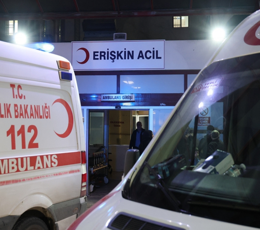 Bayraklı Tünelleri'nde motosiklet bariyerlere çarptı: 19 yaşındaki genç hayatını kaybetti