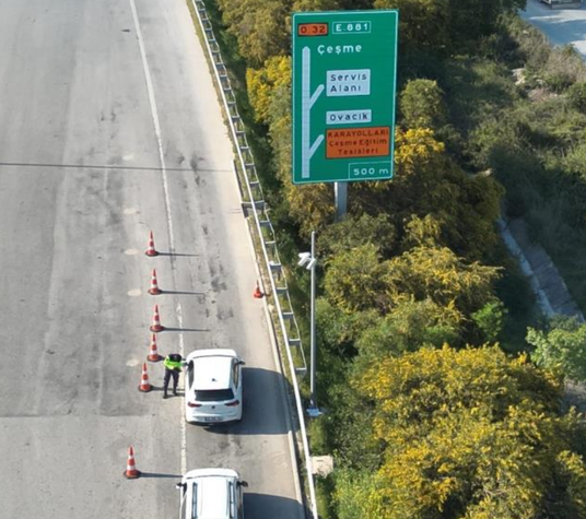 Çeşme gişelerinde dron destekli trafik denetimi sürüyor