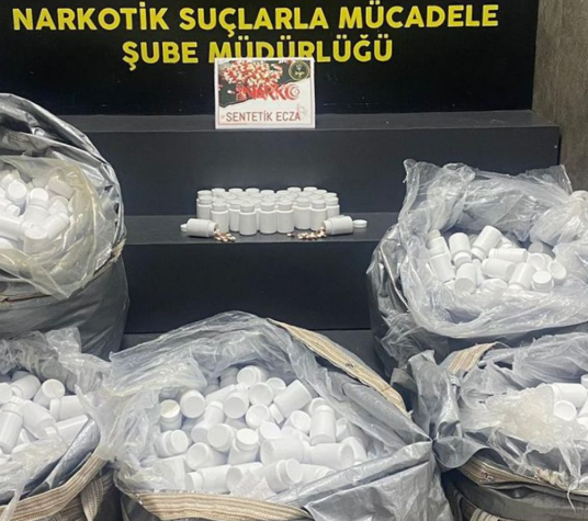 Kemalpaşa'da durdurulan araçtan yüklü miktarda yasaklı madde çıktı: 1 tutuklama