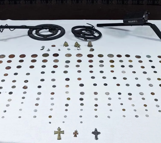 Kınık'ta tarihi eser kaçakçılığı operasyonu: 203  parça ele geçirildi, 1 gözaltı