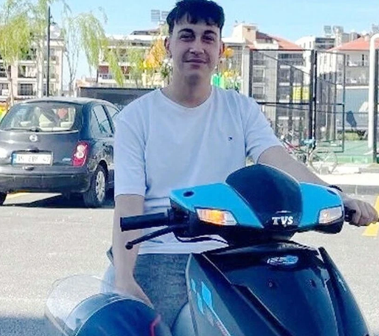 Motosiklet ile otomobil çarpıştı: 15 yaşındaki sürücü hayatını kaybetti