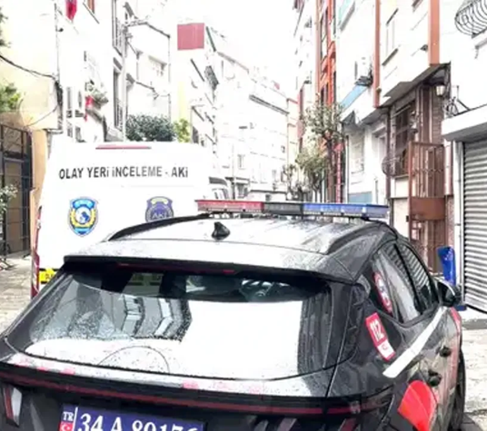 Ev basan eski sevgili kadının erkek arkadaşını 7 yerinden bıçakladı